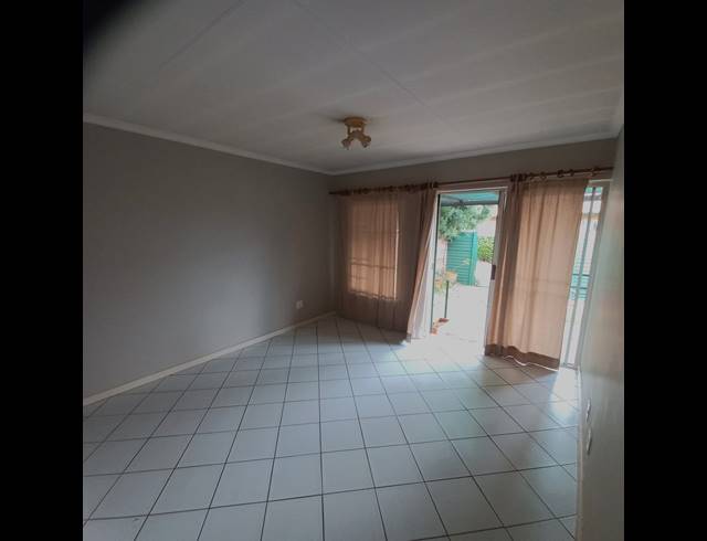2 BEDROOM TOWNHOUSE RENTED IN MORELETA PARK